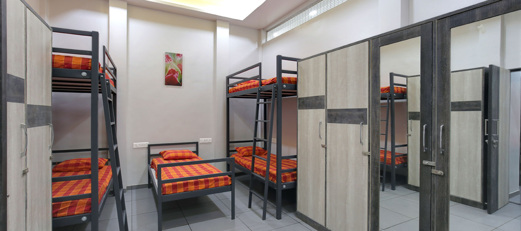 female hostel near swargate pune, girls PG near deccan, girls hostel with seperate study rooms, ladies PG Accomodation